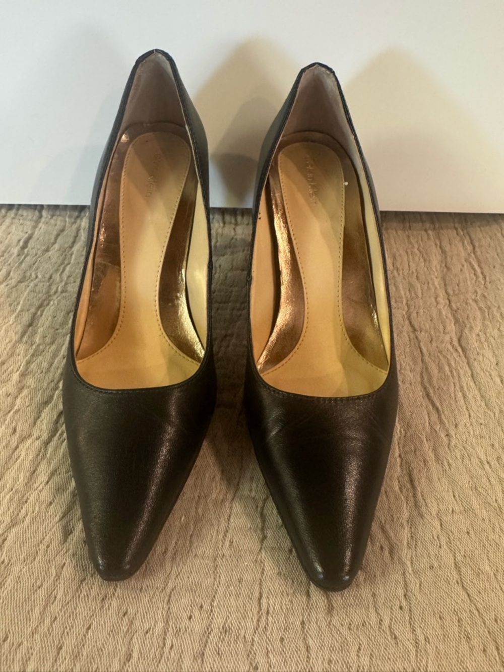 Calvin Klein Classic Pointed-Toe Women's